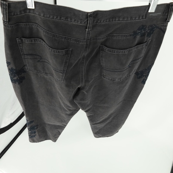 NWOT American Eagle Black Washed Embroidered Mom Jeans - Picture 6 of 12